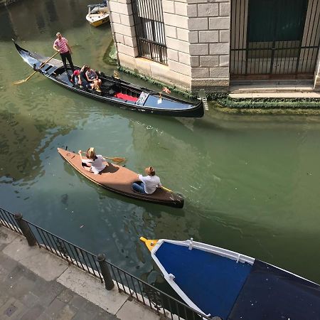 B&B Al Teatro With Canal View 베니스 외부 사진