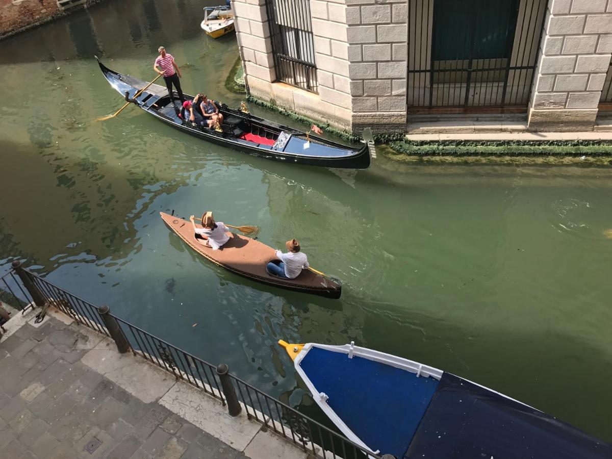 B&B Al Teatro With Canal View 베니스 외부 사진